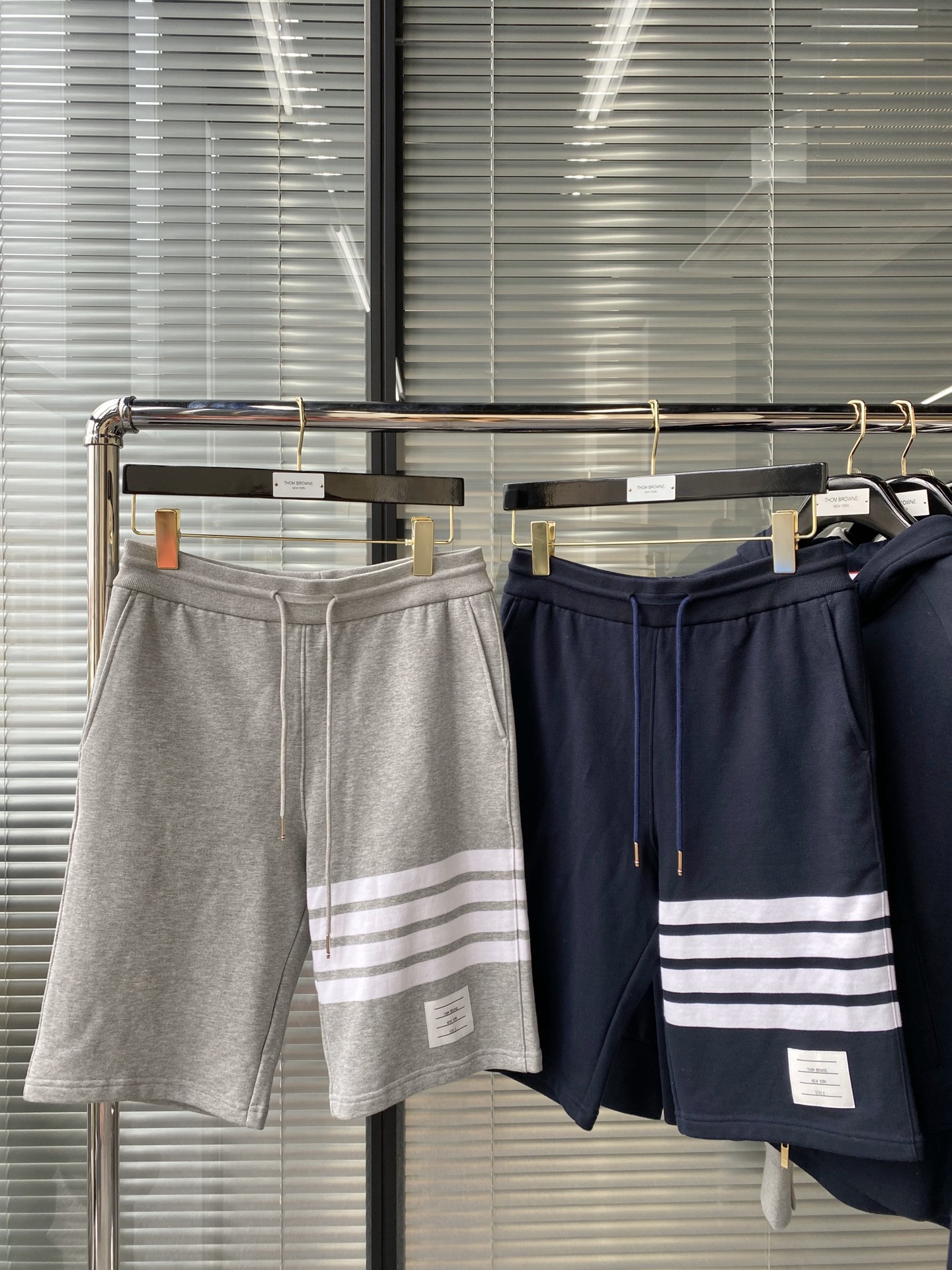 TJ공장 톰브라운 마크 완장 그레이/네이비 Thombrowne