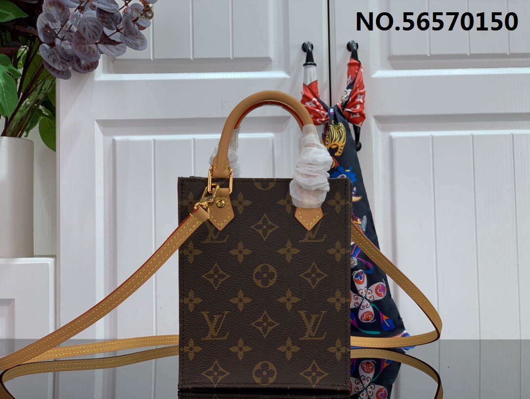 [88factory] 루이비통 쁘띠 삭 플라 모노그램 M69442 17*14*5.5cm 