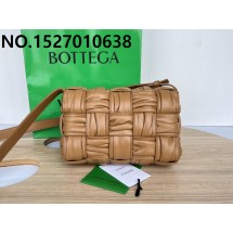 징 팩토리 보테가베네타 폴라드 인트레치오 레더 카세트백 717089 25*8*16.5cm 2컬러 