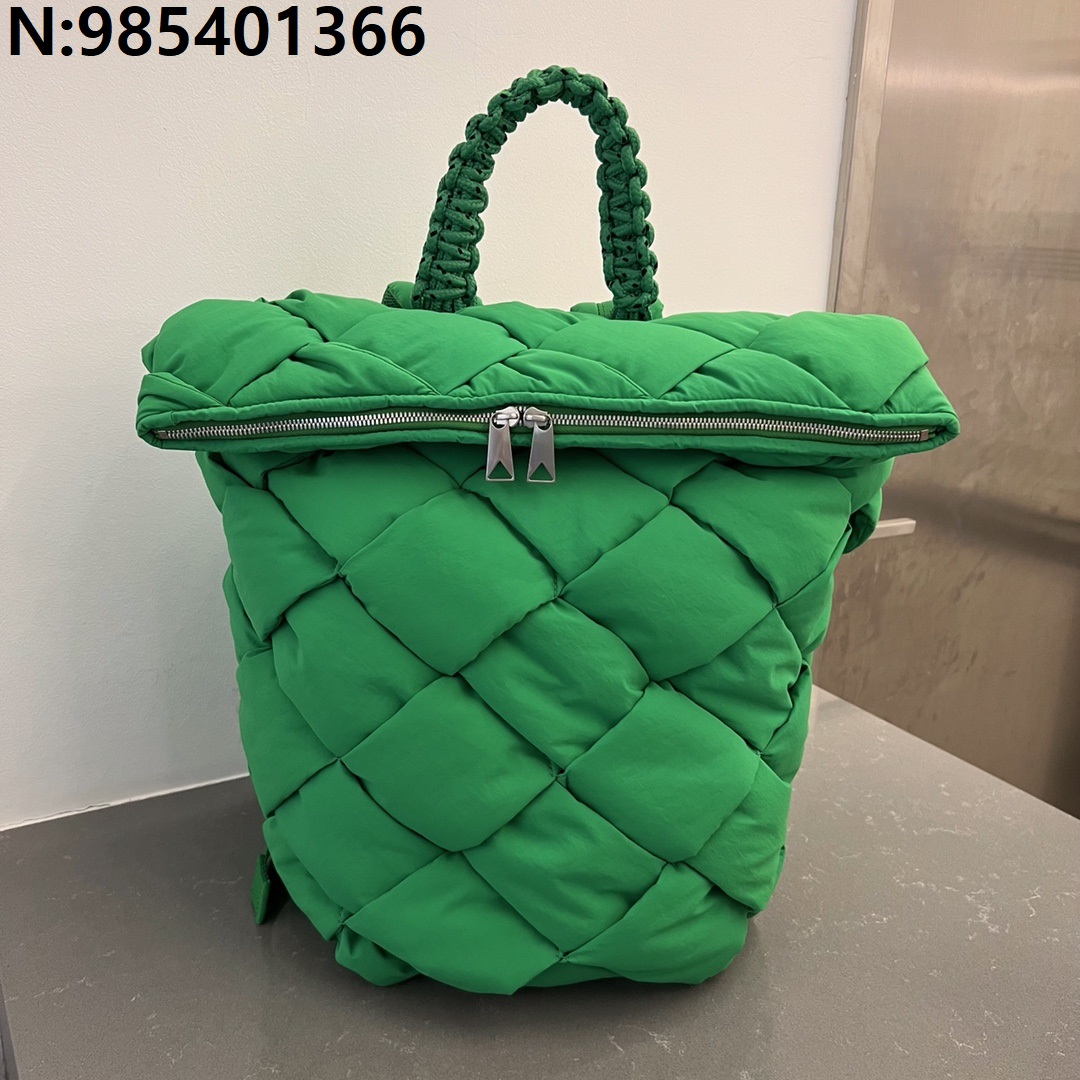 징 팩토리 보테가베네타 패딩 테크 카세트백 백팩 패러킷 40*26*23cm 690891 