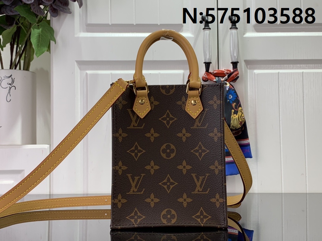 [88factory] 루이비통 쁘띠 삭 플라 14*17*5cm M81295
