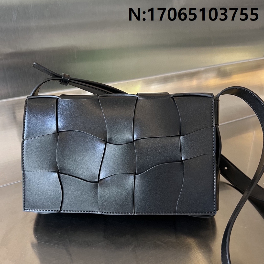 징 팩토리 보테가베네타 카세트백 2컬러 755161 23*15*6cm 