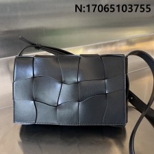 징 팩토리 보테가베네타 카세트백 2컬러 755161 23*15*6cm 
