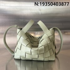 징 팩토리 보테가베네타 스몰 볼링 카세트백 2컬러 755132 22*16*13cm 