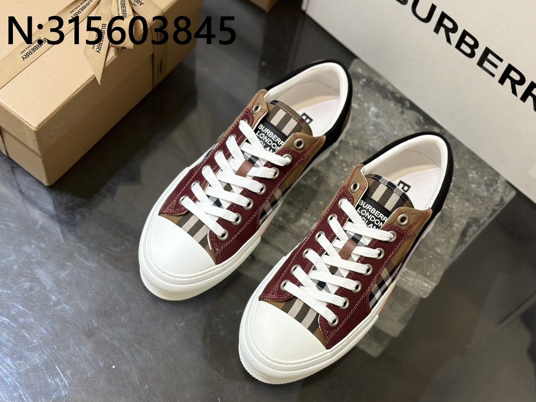 [152] 버버리 남성용 배색 이음 체크 로우탑 스니커즈 burberry