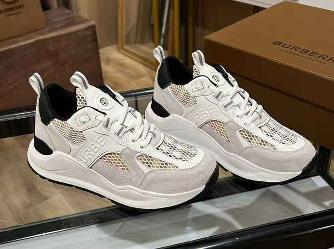 동관 버버리 커플 모노그램 TB 러닝 스니커즈 라이트 그레이 burberry