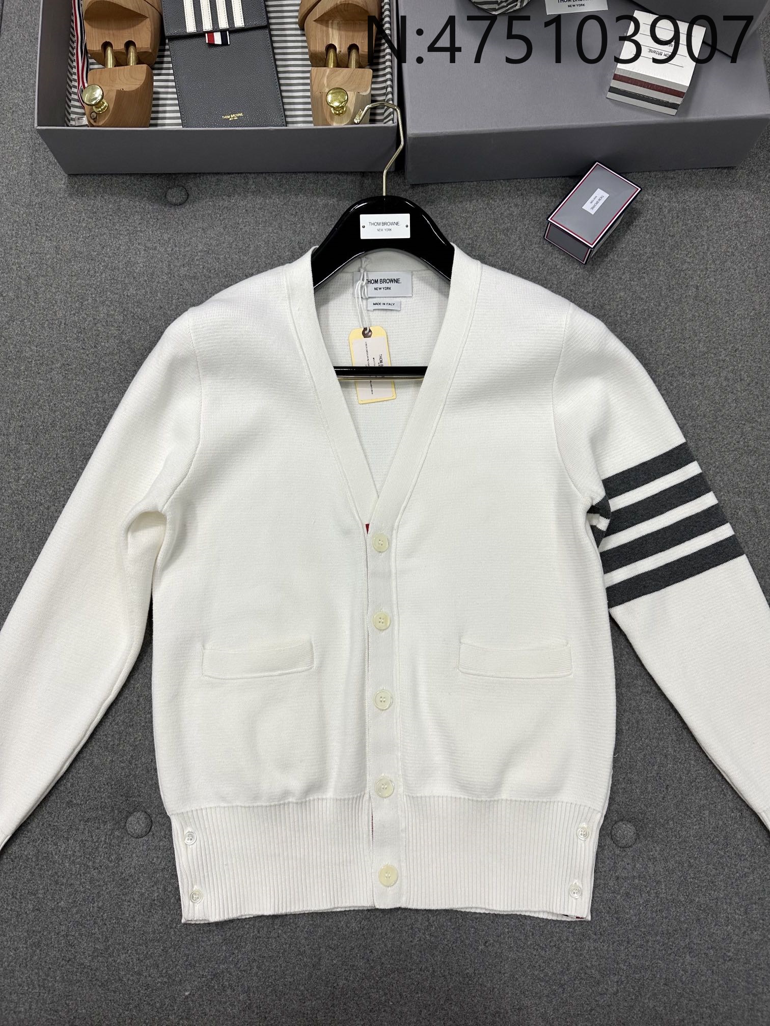 TJ공장 톰브라운 4bar 사선 순면 가디건 화이트 Thombrowne