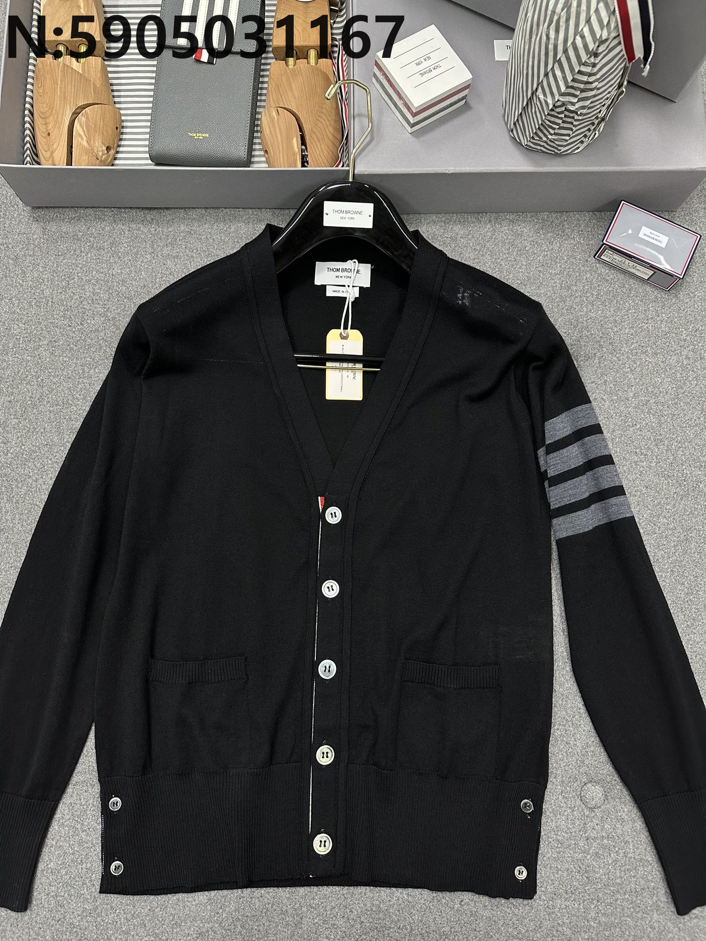 TJ공장 톰브라운 4bar 얇은 울 가디건 블랙 Thombrowne