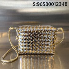 징 팩토리 보테가베네타 스몰 루프 카메라백 777571 2컬러 22*15.5*9cm 