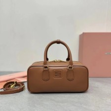 미우미우 아르카디 레더 백 2컬러 2사이즈 
