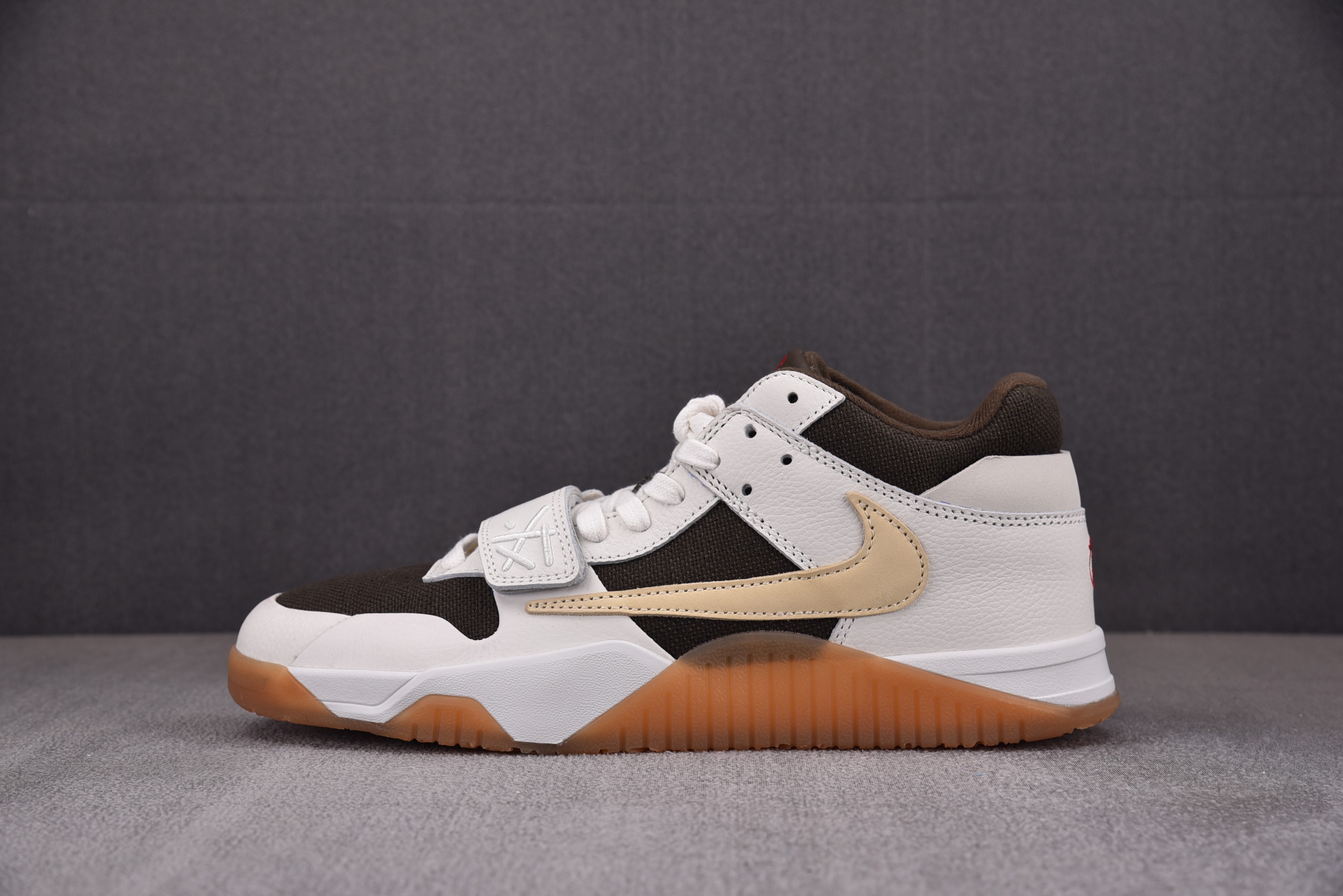 【OG】Travis Scott x Joran Executive The Check 倒钩低帮 摩卡 FZ8117-100 점프맨 잭