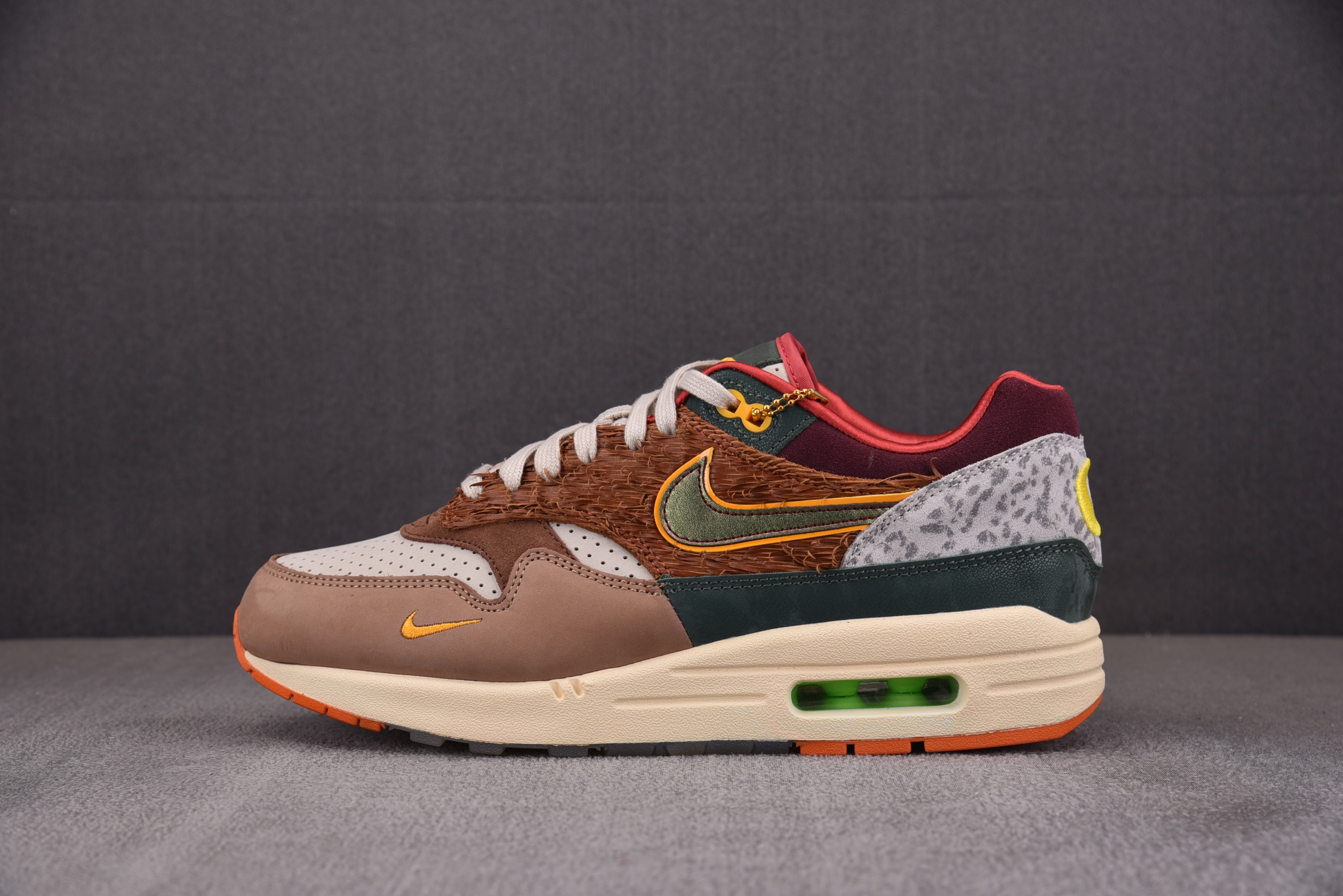 【XP】Air MAX 1 '87 LUXE UO P 棕褐色 HQ2639-100
