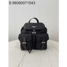 black frame 공장 프라다...