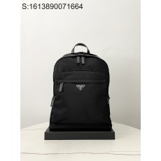 black frame 공장 프라다...