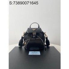 black frame 공장 프라다...