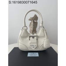 black frame 공장 프라다 문 패딩 나파 백 1BA381 7.5*22.5*16cm 화이트 