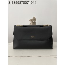 black frame 공장 프라다 라지 숄더백 1BD368 39*25*12cm 블랙 