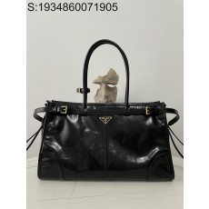 black frame 공장 프라다...