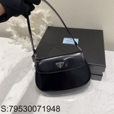 black frame 공장 프라다 클레오 브러쉬드 가죽 플랩 백 1BD311 22*15.5*4cm 블랙 