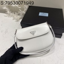 black frame 공장 프라다 클레오 브러쉬드 가죽 플랩 백 1BD311 22*15.5*4cm 화이트