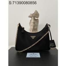 black frame 공장 프라다...