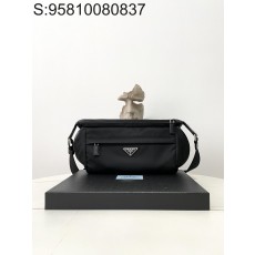 black frame 공장 프라다...