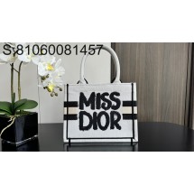 [JHL] 디올 북 토트 스몰 백 미스 디올 그래피티 자수 26.6*21*14cm 화이트 