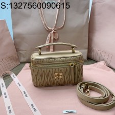 [JHL] 미우미우 마테라쎄 나파 레더 숄더백 18*11.5*8cm 베이지 