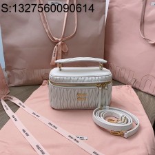 [JHL] 미우미우 마테라쎄 나파 레더 숄더백 18*11.5*8cm 회백색 
