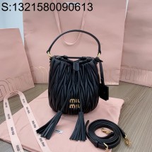 [JHL] 미우미우 마테라쎄 나파 버킷백 5BE085 블랙 17*15*10cm 