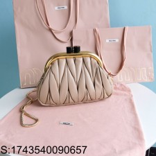[JHL]  미우미우 마테라쎄 나파 가죽 미우 벨 클러치 23*15*8cm  카에오 