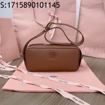 [JHL] 미우미우 엠보스 로고 크로스바디백 5BC158 24*11.5*7cm 꼬냑 
