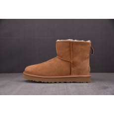 UGG Classic Mini I...