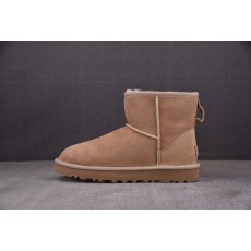 UGG Classic Mini I...