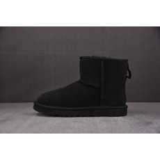 UGG Classic Mini I...