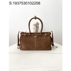 black frame 공장 프라다...