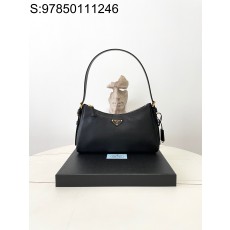 black frame 공장 프라다...