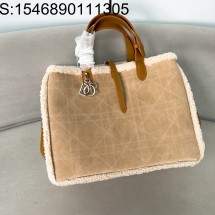 [JHL] 디올 라지 뚜주흐 백 매크로까나쥬 스웨이드 앤 램스킨 셔링 베이지 에크루 37*28.5*20cm 