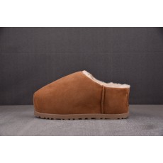 UGG Pumped Slide C...