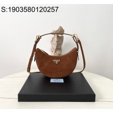 블랙프레임공장 프라다 아르케 스웨이드 숄더백 1BC194 22.5*18.5*6cm 브라운 