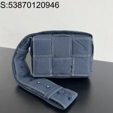 징 팩토리 보테가베네타 스몰 패딩 테크 카세트 크로스바디백 다크 블루 795675 23*14*7.5cm 