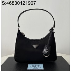 black frame 공장 프라다...