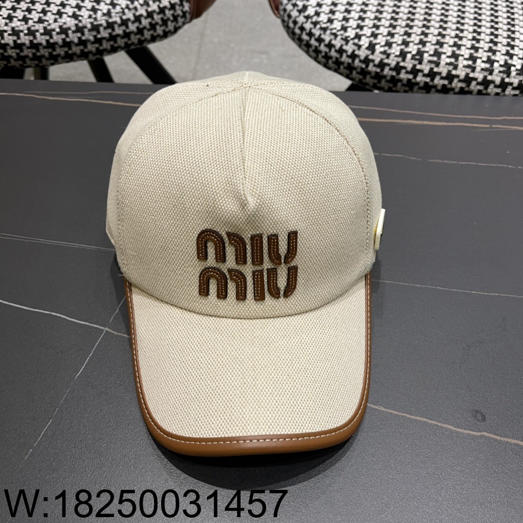 AGG 미우미우 모노그램 모자 볼캡 아이보리
