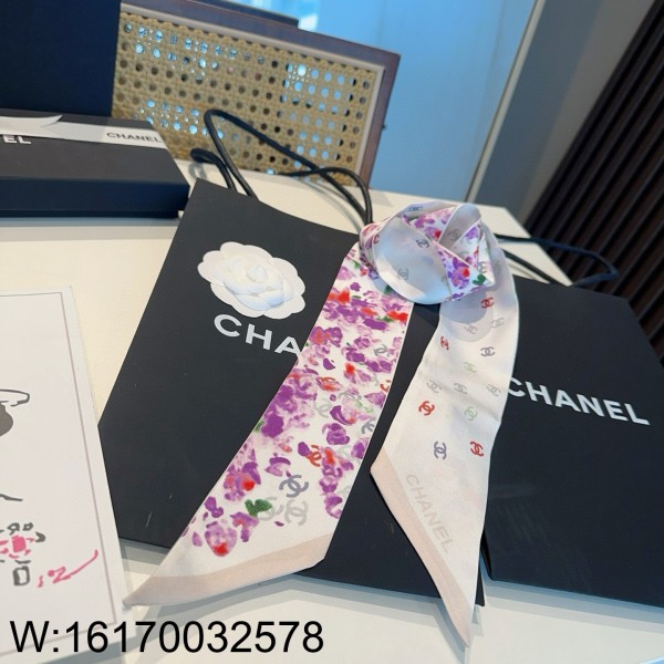 AGG 샤넬 멀티 컬러 로고 트윌리 스카프 퍼플