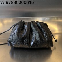 징 팩토리 보테가베네타 파우치 엠보싱 악어무늬 585852 22*13*5cm 블랙