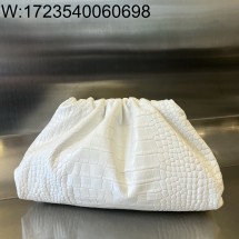 징 팩토리 보테가베네타 파우치 엠보싱 악어무늬 576227 40*18*18cm 화이트