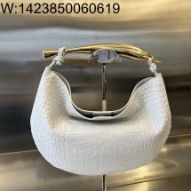 징 팩토리 보테가베네타 사르딘 엠보싱 악어무늬 754657 33*20*4cm 화이트