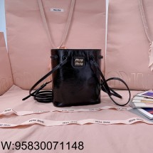 [JHL] 미우미우 나플락 페이턴트 레더 파우치 블랙 5NF460 17*14*6cm