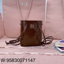 [JHL] 미우미우 나플락 페이턴트 레더 파우치 팔리샌더 5NF460 17*14*6cm