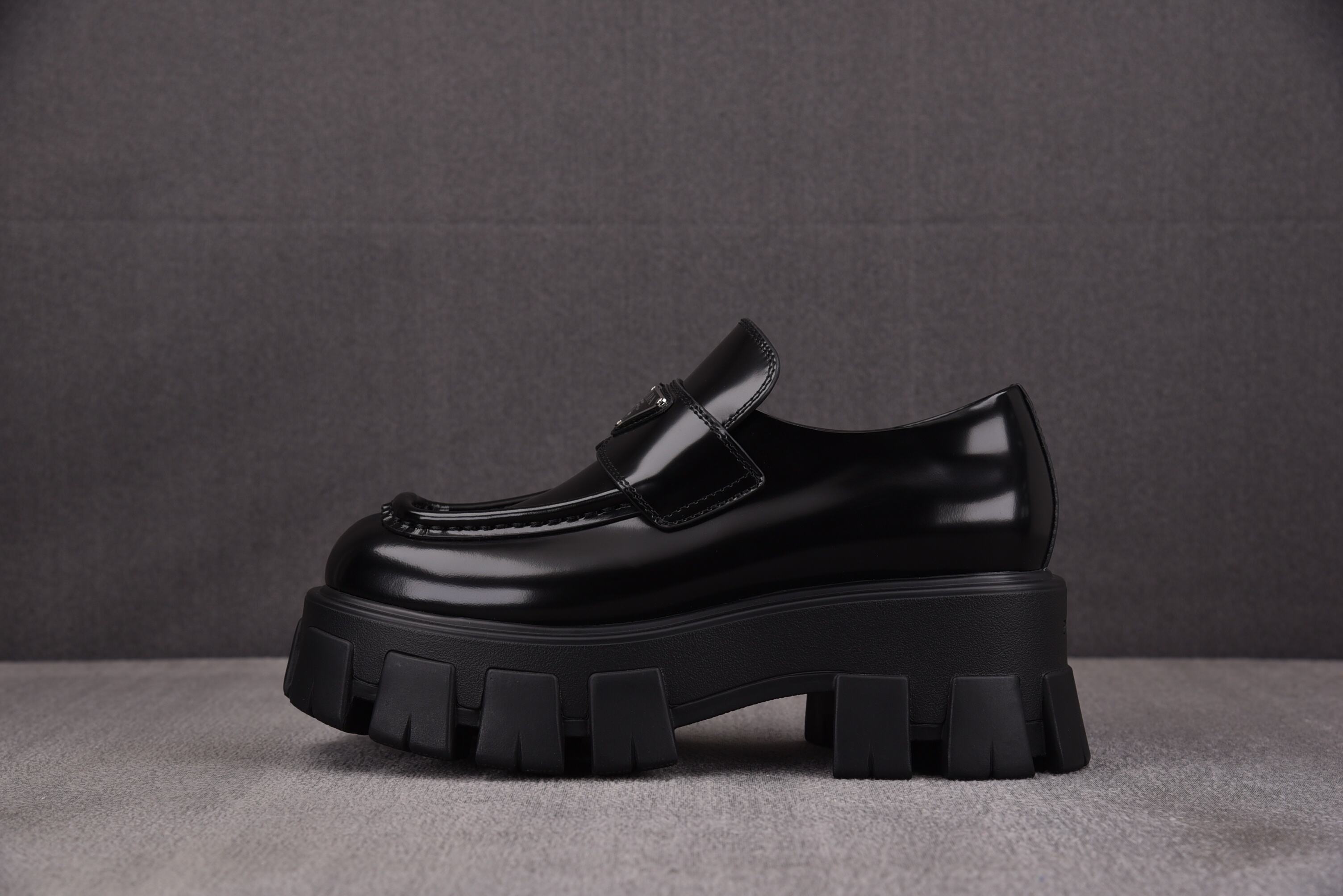 【CY】프라다 구두 광택 가죽 두꺼운 밑창 블랙